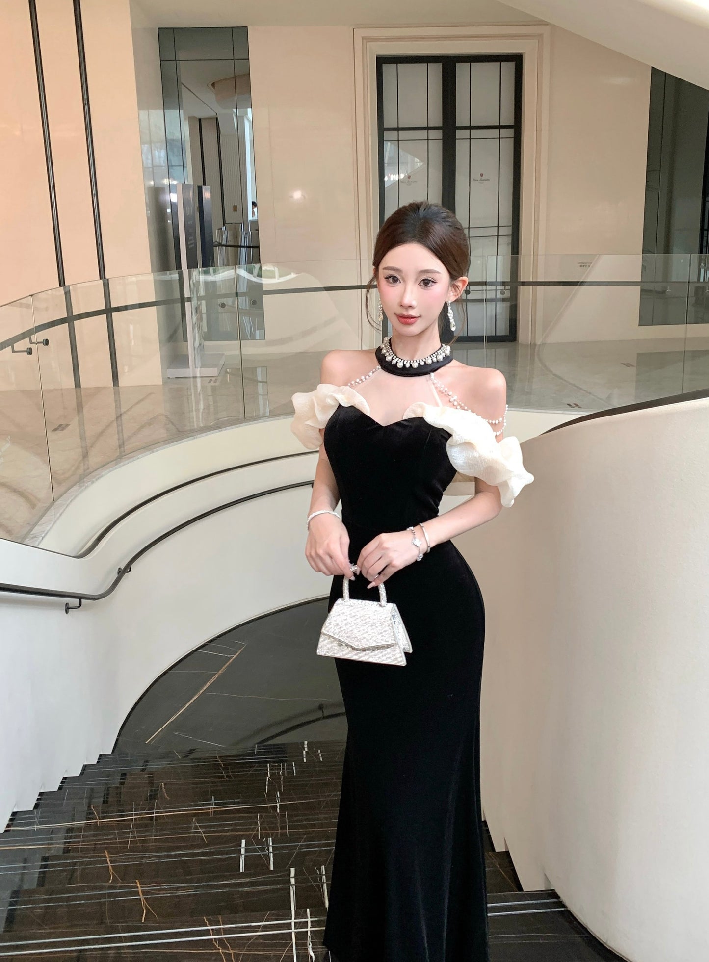 Princess Sheer Tulle Splicing Mermaid Evening Maxi Dress Glittering Beading Black Velvet Halter Long Dress AP3790