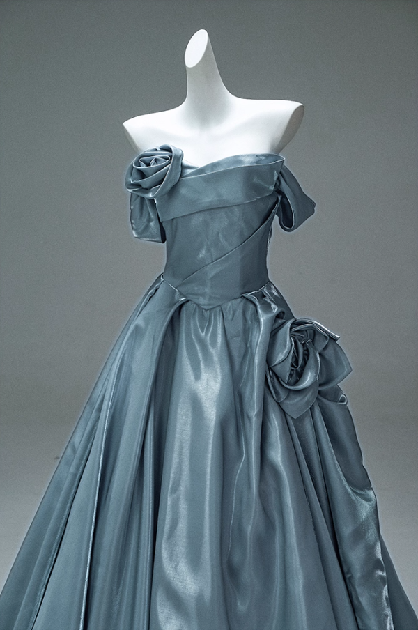 Luxurious Off-Shoulder A-Line Evening Gowns Glittering Handmade Flowers Prom Dress AP3883