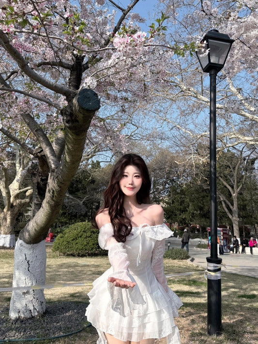 Enticing White Lace Splicing A-Line Ruffles Mini Skirt Glam Long Sleeve Off-Shoulder Tiered Short Dress AP4018