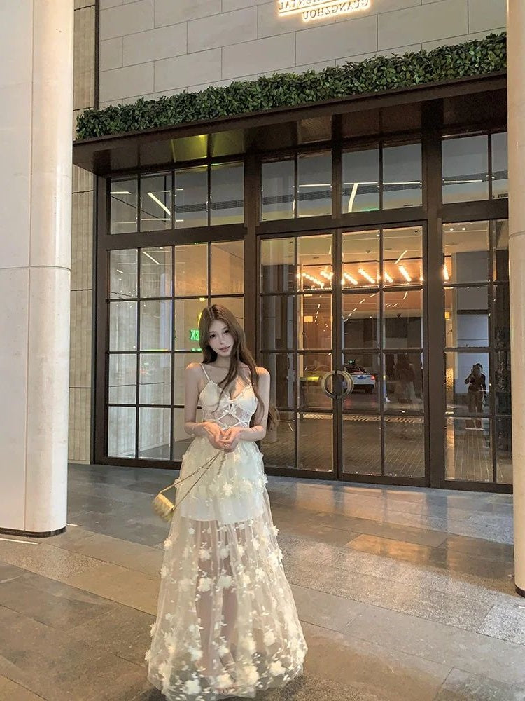 Dramatic A-Line 3D Floral Cutout Maxi Dress Dreamy Spaghetti Straps Splicing Tulle Long Dress AP4039