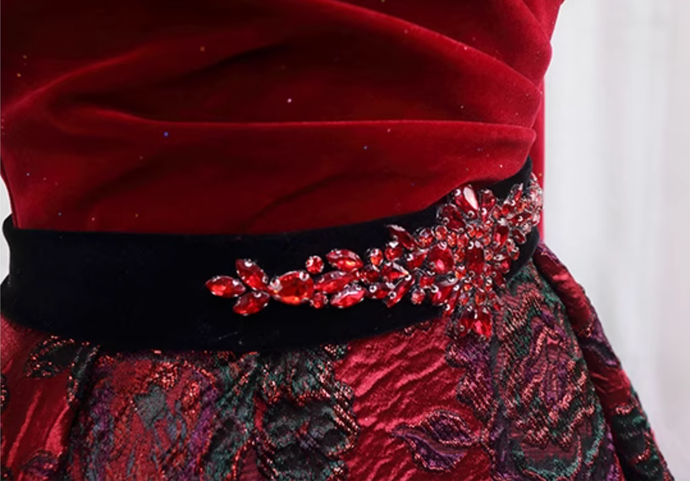 Avant-Garde A-Line V Neck Formal Gowns Long Sleeve Crystals Jacquard Floral Red Prom Dress AP4651