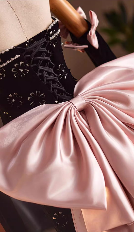 Exquisite Sheath Strapless Long Sleeve Sweet 16th Dresses Bows Appliques Beading Black Velvet Prom Dress AP5153