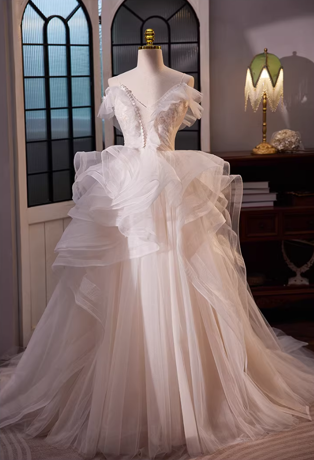 Vintage A-Line Spaghetti Strap Bridal Gowns Ruffles Tulle Lace Beads Wedding Dress AP5693