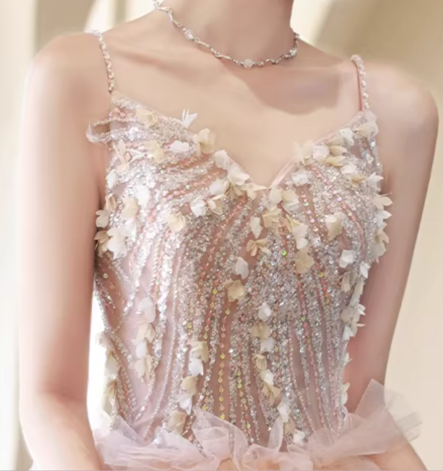 Vibrant Spaghetti Strap A-Line Ruffled Tulle Evening Gowns Appliques Sequins Prom Dress AP5944