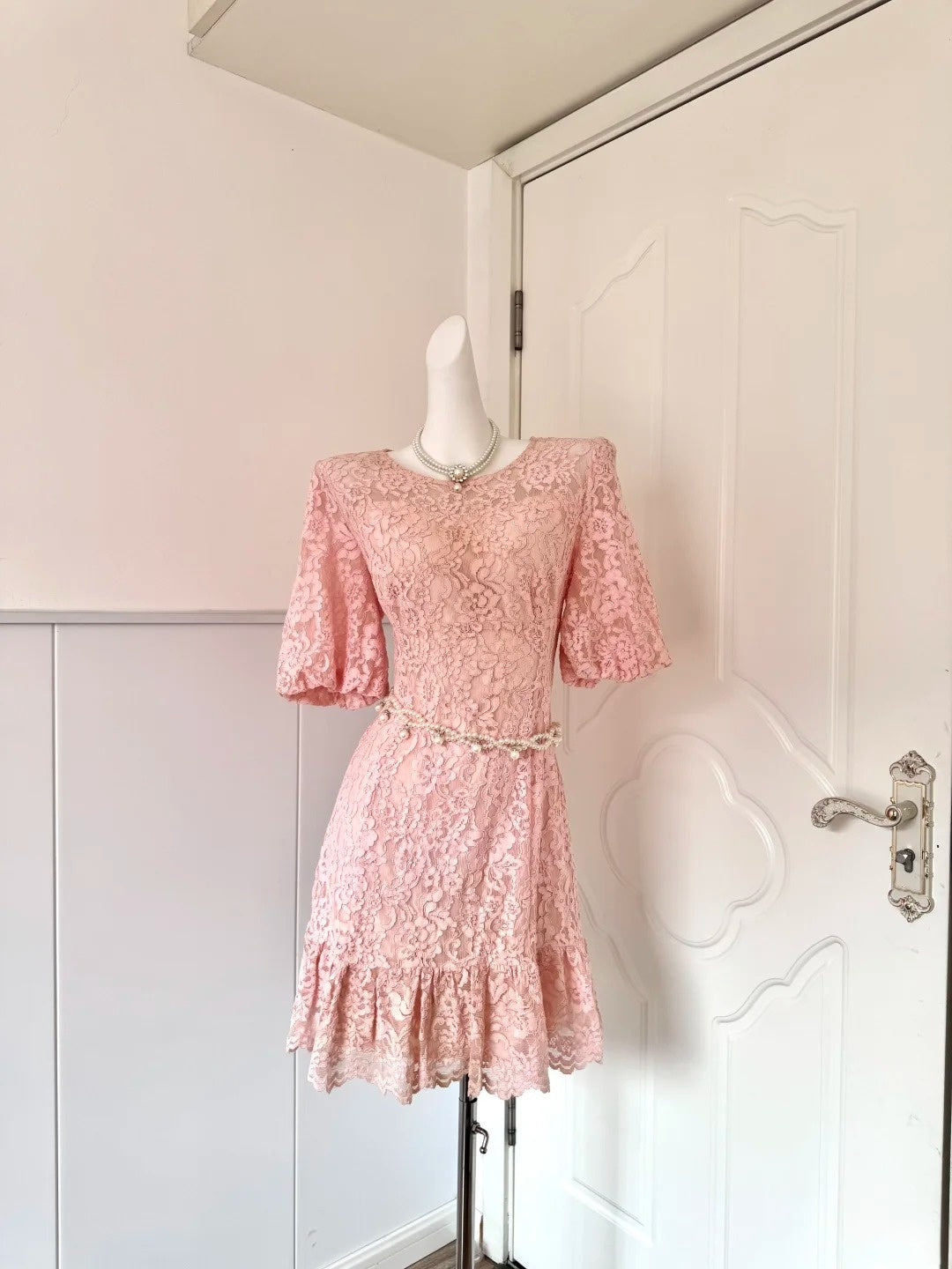 Exquisite Jewel Neck Sheath Ruffles Birthday Gowns Puff Short Sleeve Beading Lace Pink Homecoming Dress AP6057