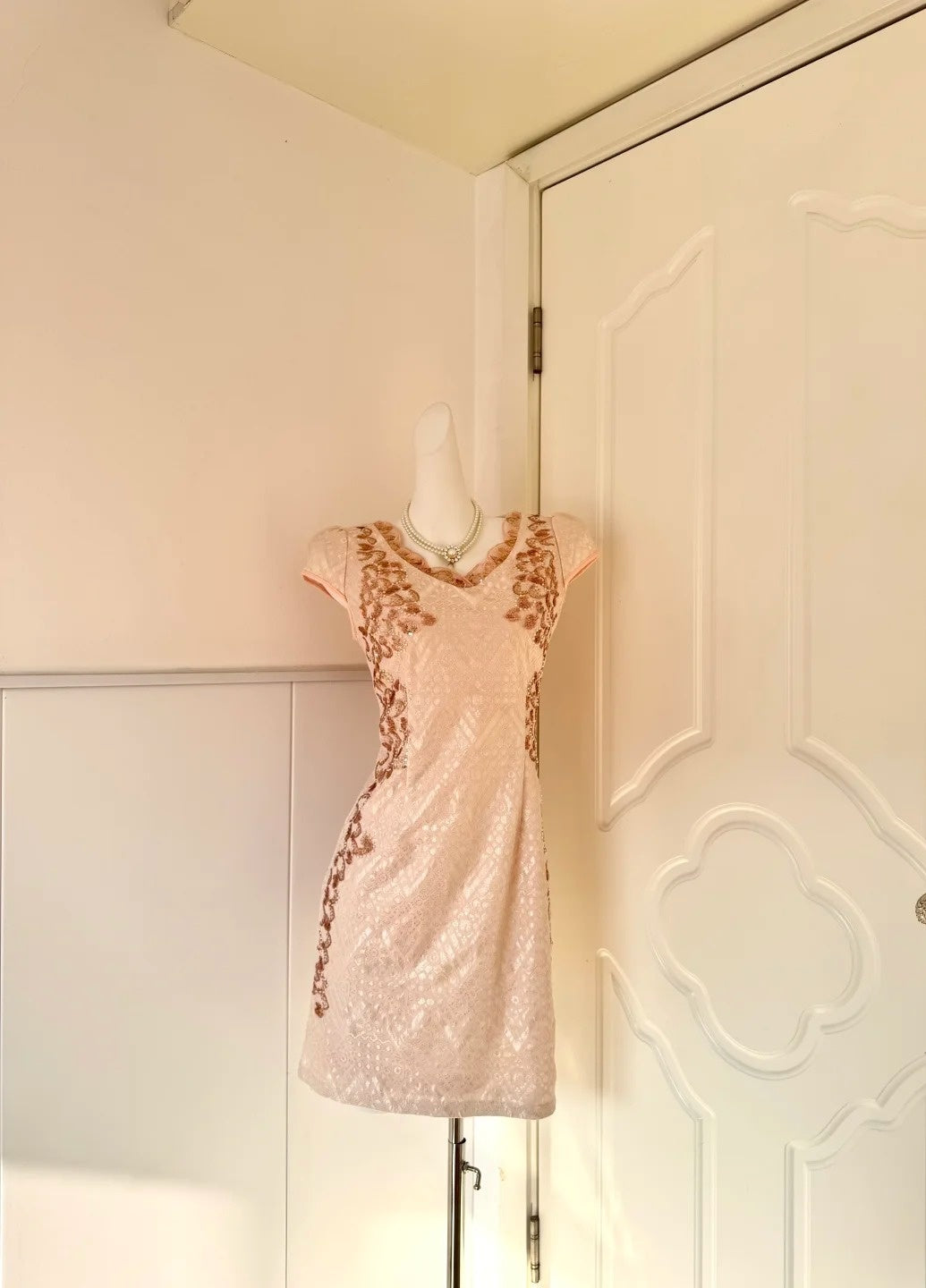 Enticing V Neck Sheath Short Sleeve Birthday Dress Sequins Appliques Homecoming Dress AP6068