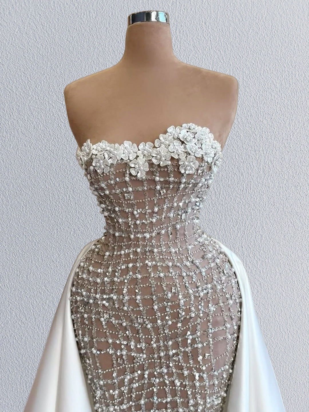 Sheen Strapless A-Line White Satin Bridal Gowns Beading Sequins Appliques Wedding Dress AP6096