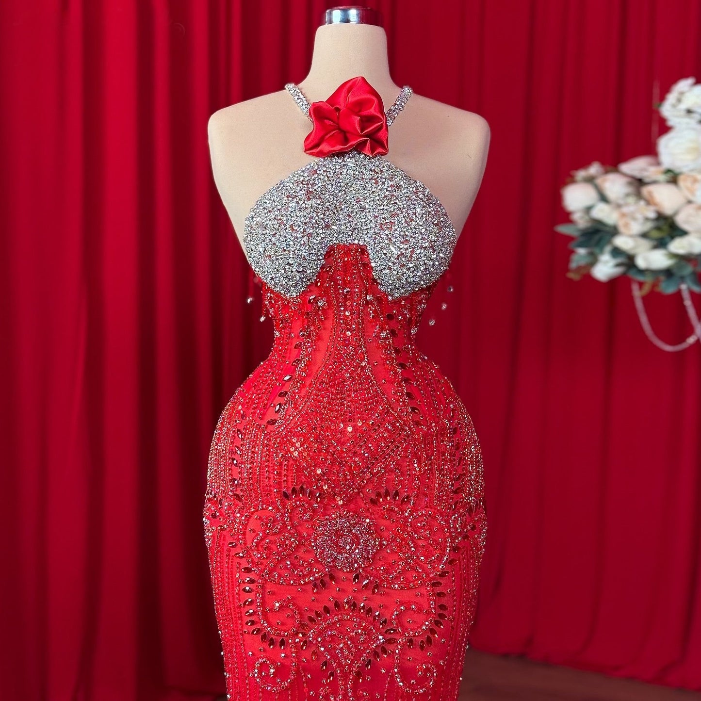 Sleek Sheath Sequins Crystals Evening Gowns Halter Neck Beading Prom Dress AP6394