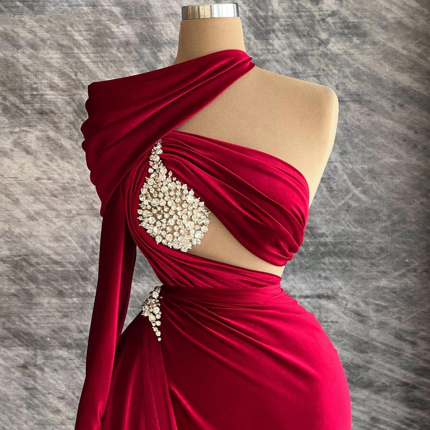 Modern One Shoulder Red Long Sleeve Evening Dress Sheath Crystals Prom Dress AP6440