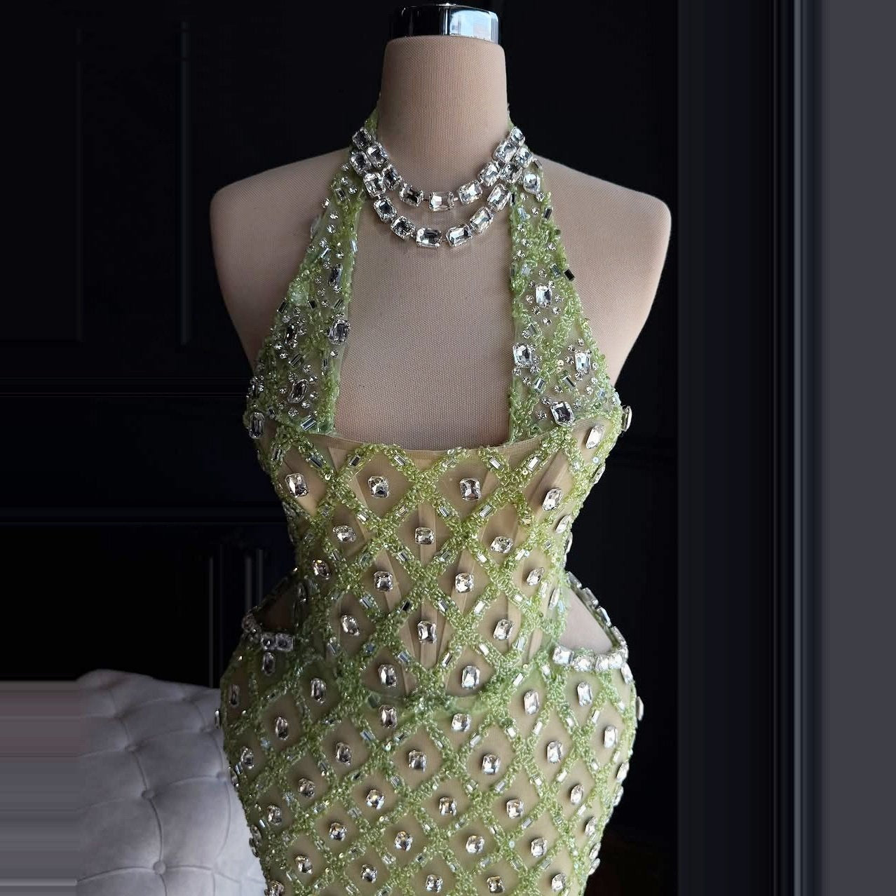 New Tendency Halter Neck Evening Gowns Sheath Crystals Prom Dress AP6466