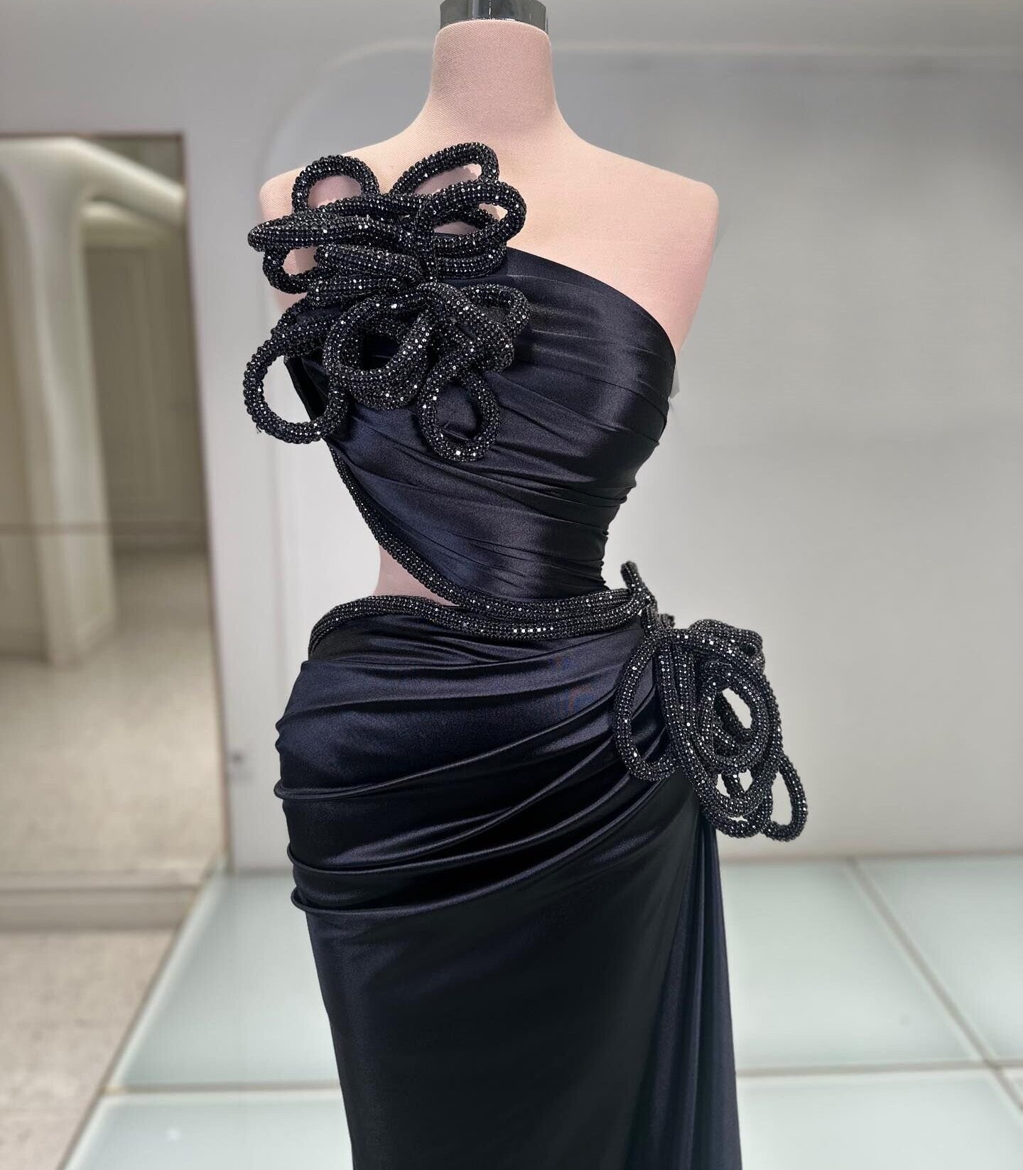Simple Black Prom Dress Sheath Strapless Floral Evening Dress AP6589