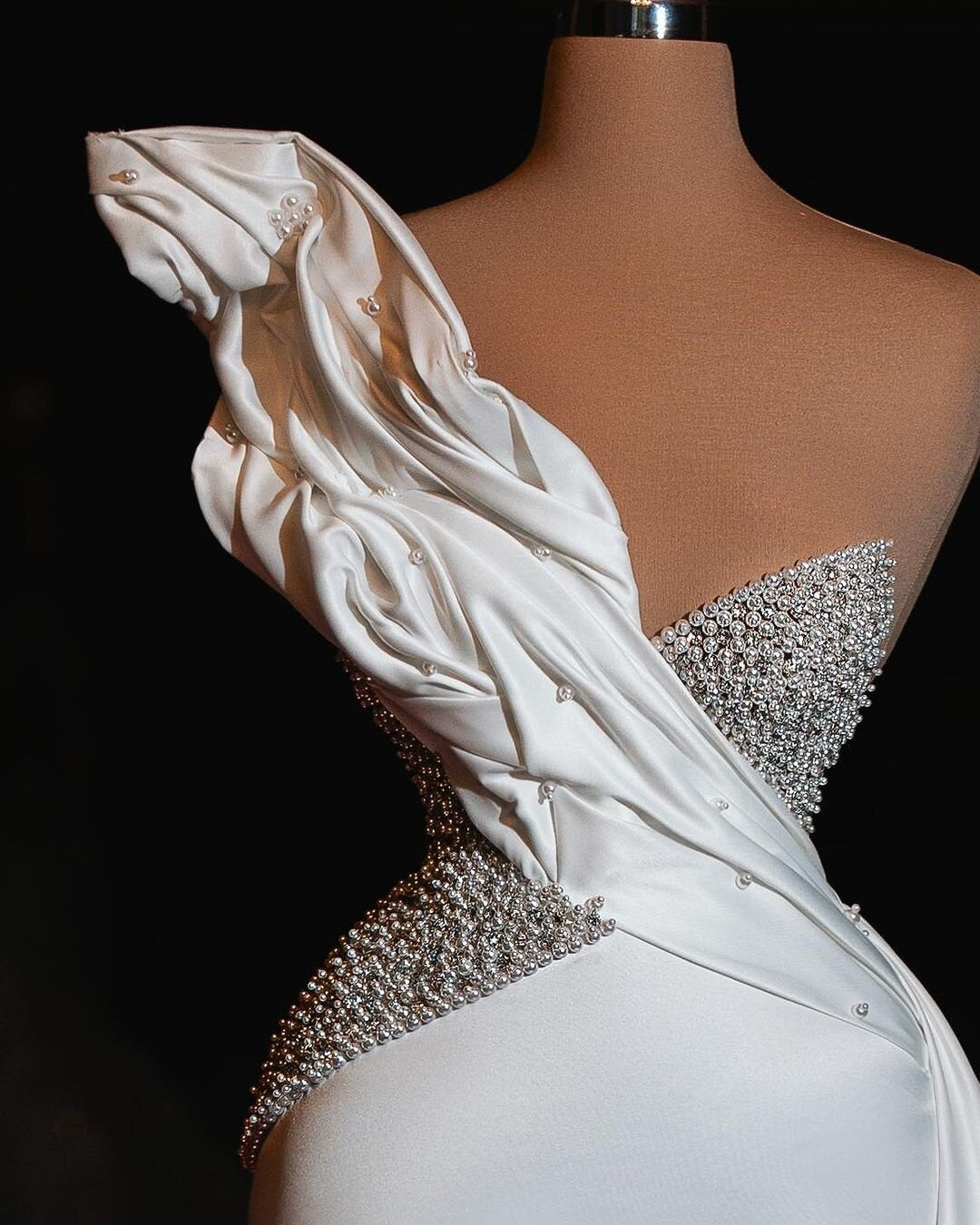 Gen Z Style One Shoulder Ruffles Wedding Dress Beaded Sheath Bridal Dress AP6874