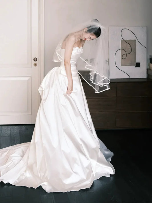Romantic A-Line Wedding Dress With Veil Strapless Appliques Satin Bridal Gowns AP6908