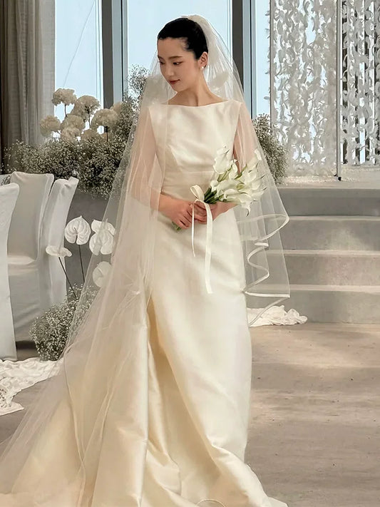Flowy A-Line Boat Neck Wedding Dress With Veil White Satin Bridal Gowns AP6939