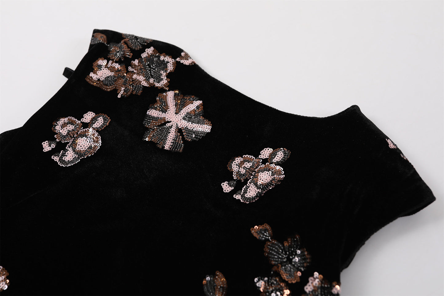 Flattering Sequin Floral Print A-Line Maxi Skirt Elegant Black Velvet V Neck Ruched Waist Long Dress AP7193