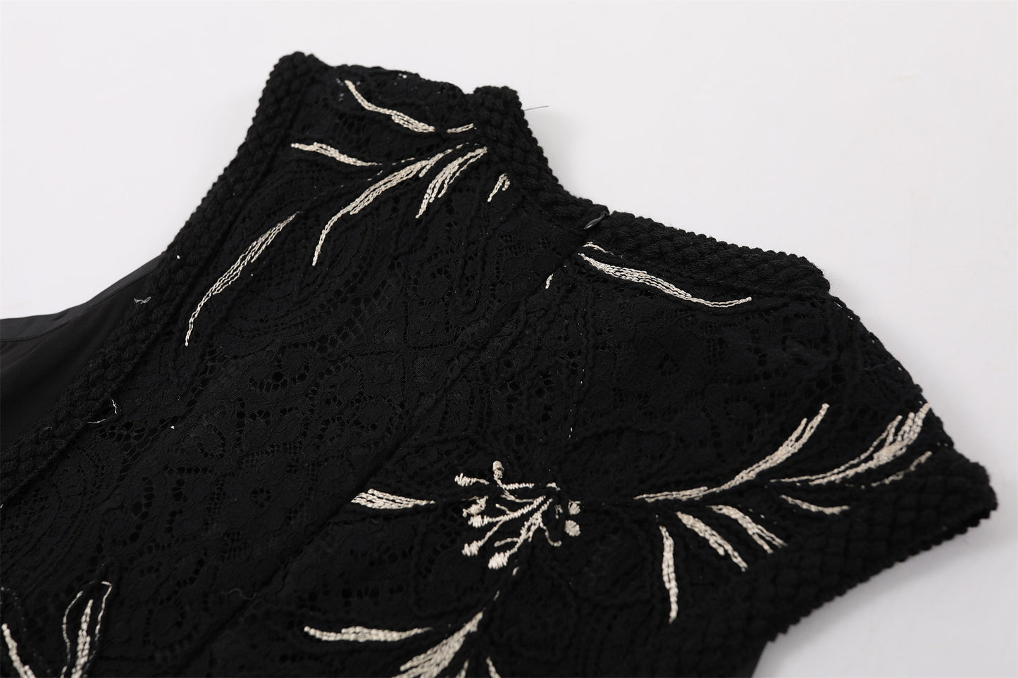 Hottie White Embroidery Waist Ties Jewel Neck A-Line Maxi Dresses Gothic Sleeveless Black Lace Evening Galas Long Dress AP7206