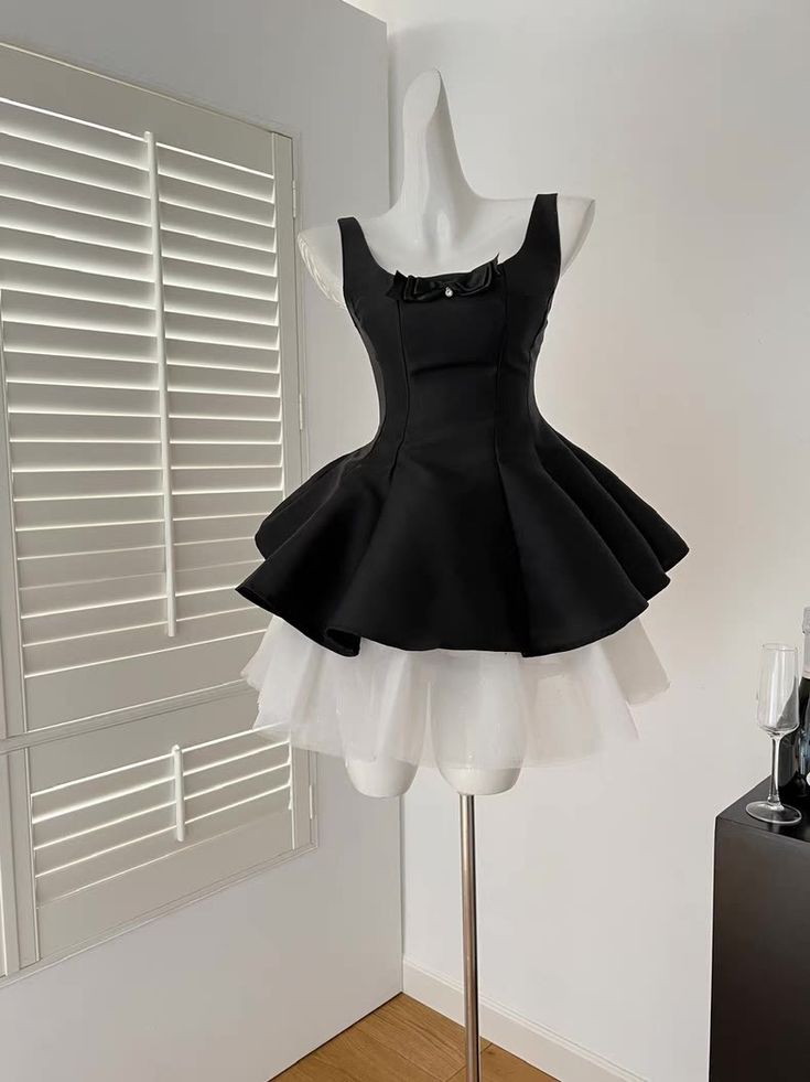 Chic Black Square Neck Straps Bow Rhinestone White Tulle Underskirt A Line Short Homecoming Dress AS1567