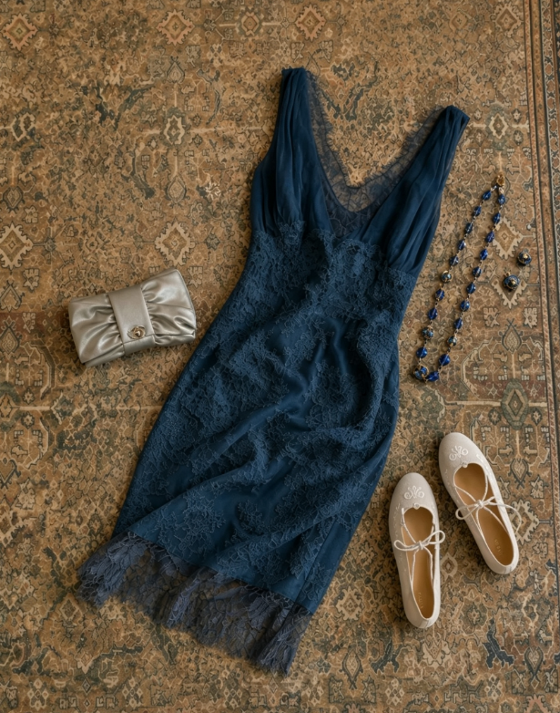 Elegant Navy Blue V-Neck Sleeveless Lace Bodycon Short Homecoming Dress AS1728