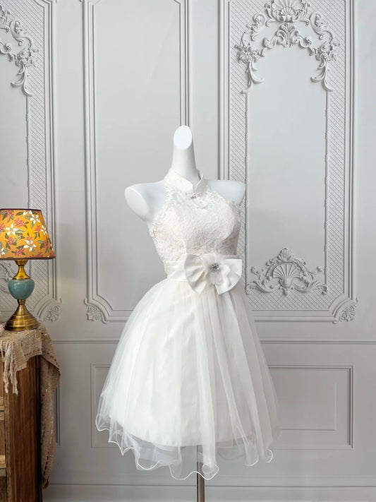 Elegant White Lace Halter Mock Neck Keyhole Bodice Tulle A‑Line Short Homecoming Dress With Rhinestone Bow Waist Sash AS2383