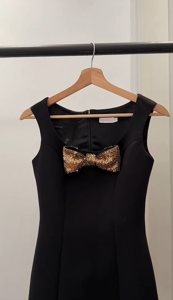 Chic Black Sleeveless Scoop Neck A Line Short Homecoming Dress With Gold Sequin Bow AS2937