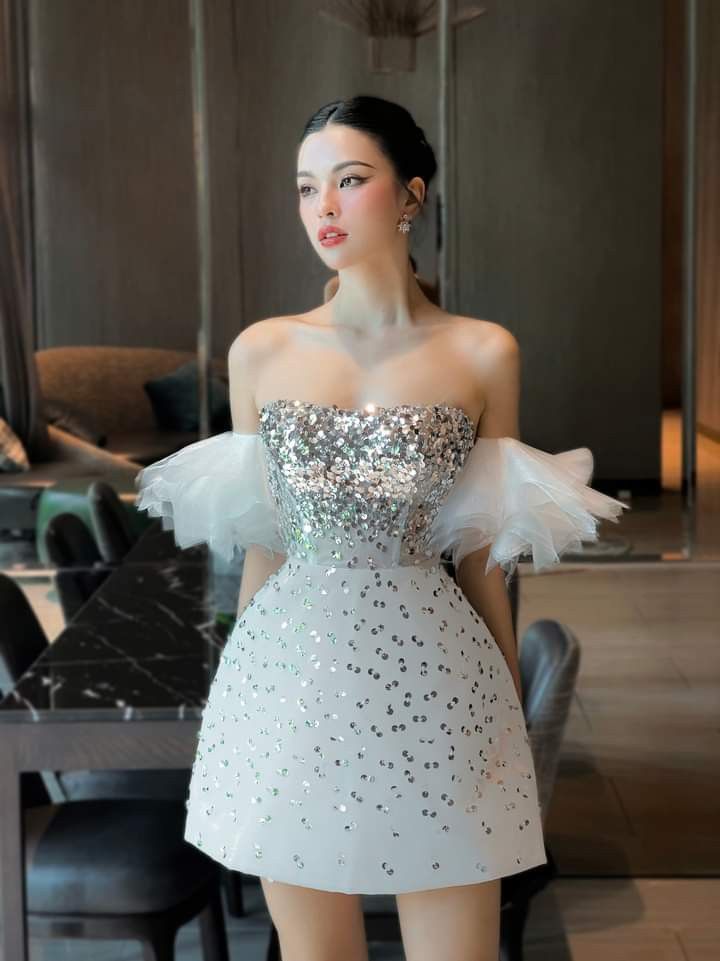 Opulent White Strapless A Line Mini Homecoming Dress With Detachable Tulle Off-The-Shoulder Sleeves And Sequined Bodice AS585