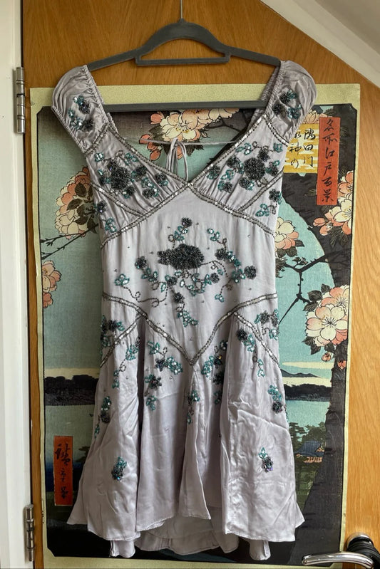 Vintage Light Grey V-Neck Sheath Homecoming Dress With Beaded Floral Applique AS689