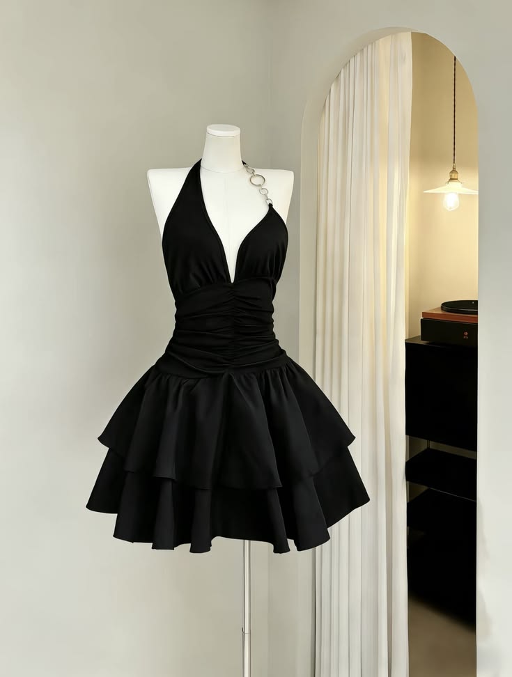 Edgy Black Solid Black Metal O-Ring Chain Halter Mini A Line Homecoming Dress Deep V Front Ruched Waist Double Layer Ruffle Flare Skirt AS847