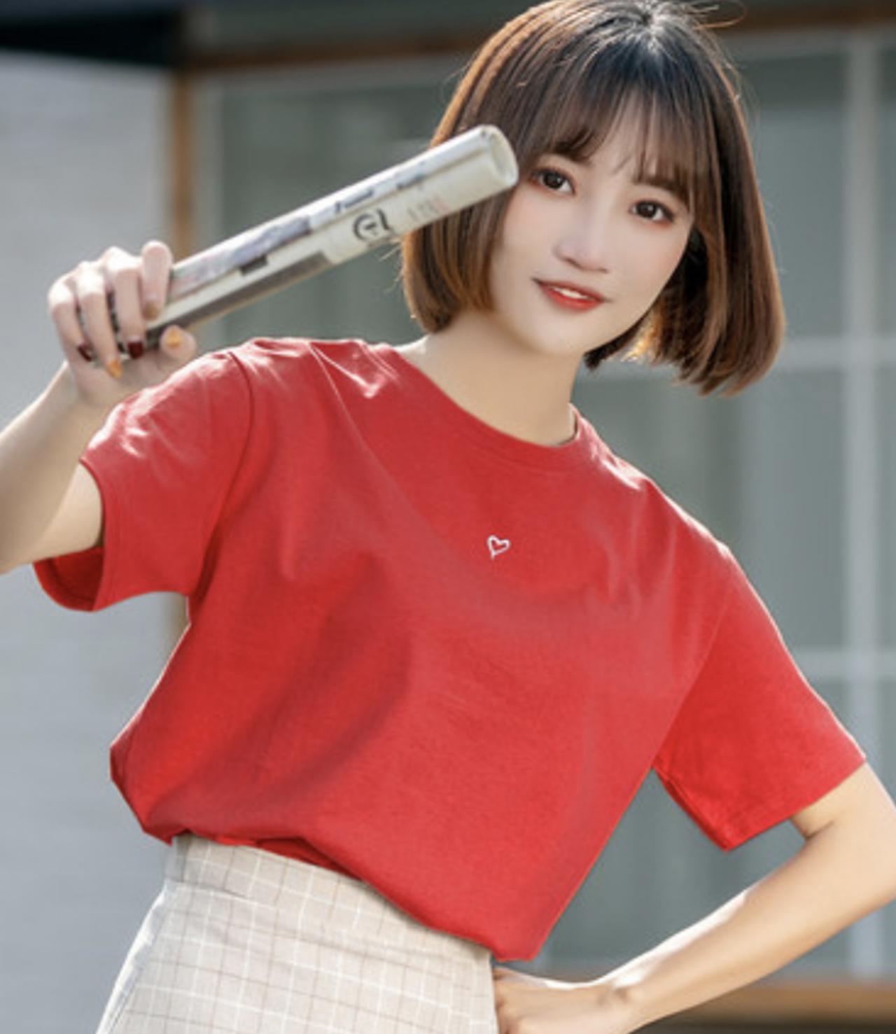 Simple Cute Heart Round Neck Fashion T-shirt AP00099