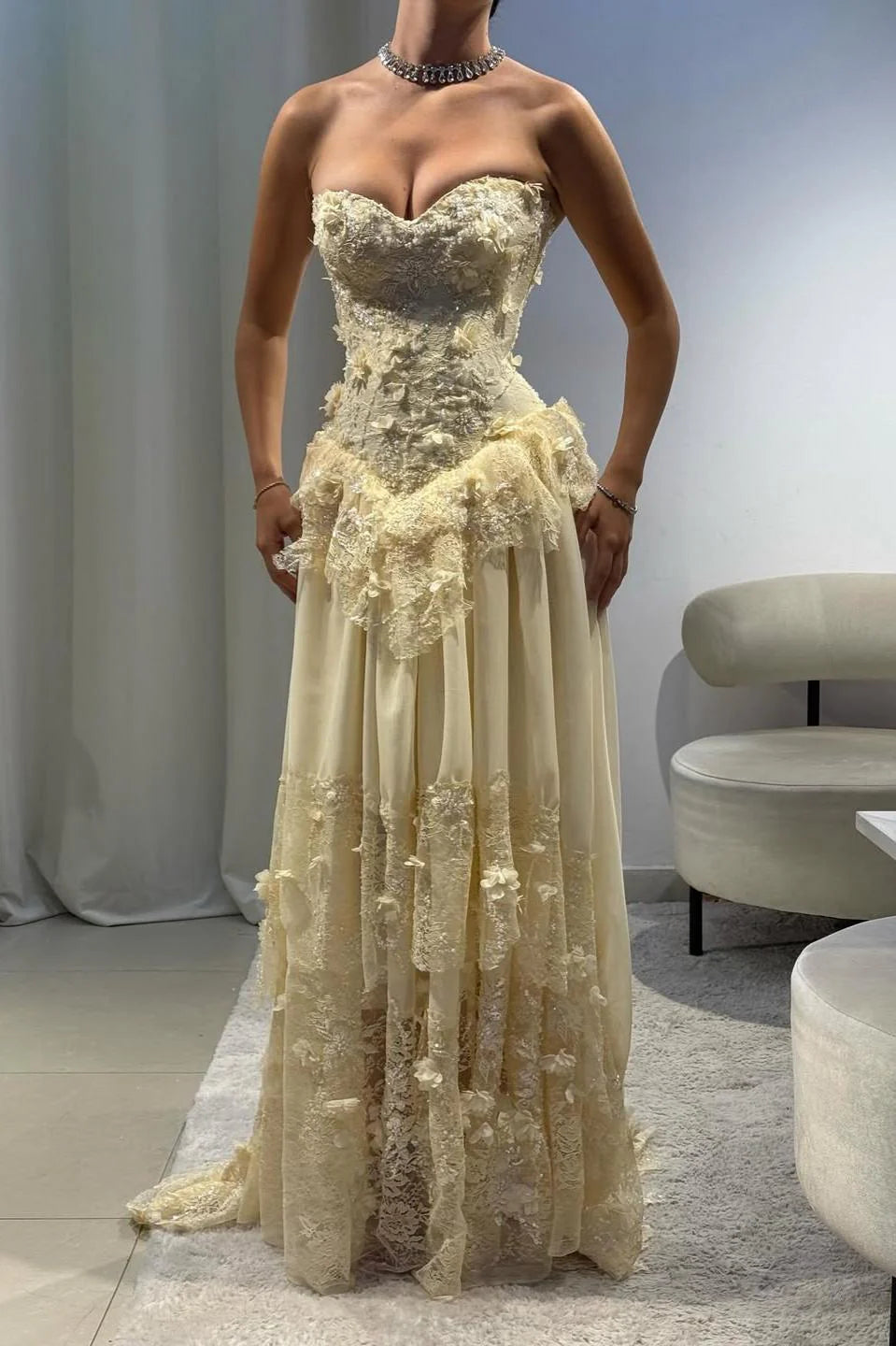 Vintage-Inspired Sweetheart Yellow Lace Prom Gown With Structured Bodice AD097