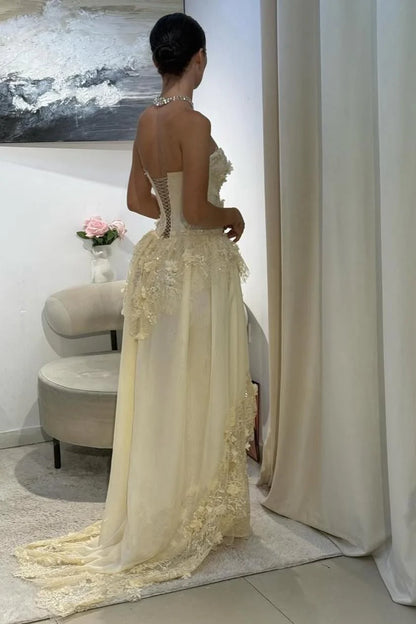 Vintage-Inspired Sweetheart Yellow Lace Prom Gown With Structured Bodice AD097
