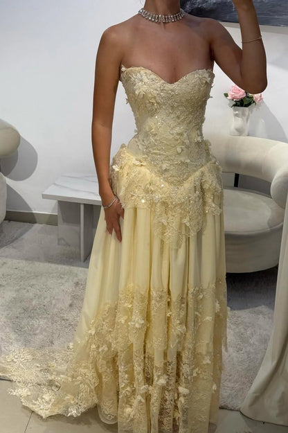 Vintage-Inspired Sweetheart Yellow Lace Prom Gown With Structured Bodice AD097