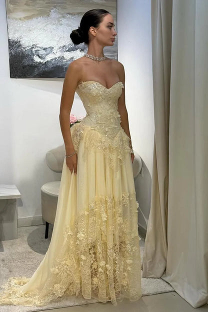 Vintage-Inspired Sweetheart Yellow Lace Prom Gown With Structured Bodice AD097