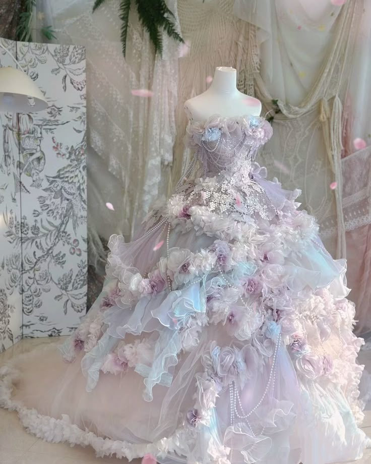 Gorgeous Lavender Strapless Heavy Craft Beaded Lace Floral Applique Multi-Layer Fluffy Tulle Ballgown Prom Dress With Chapel Train AD1048