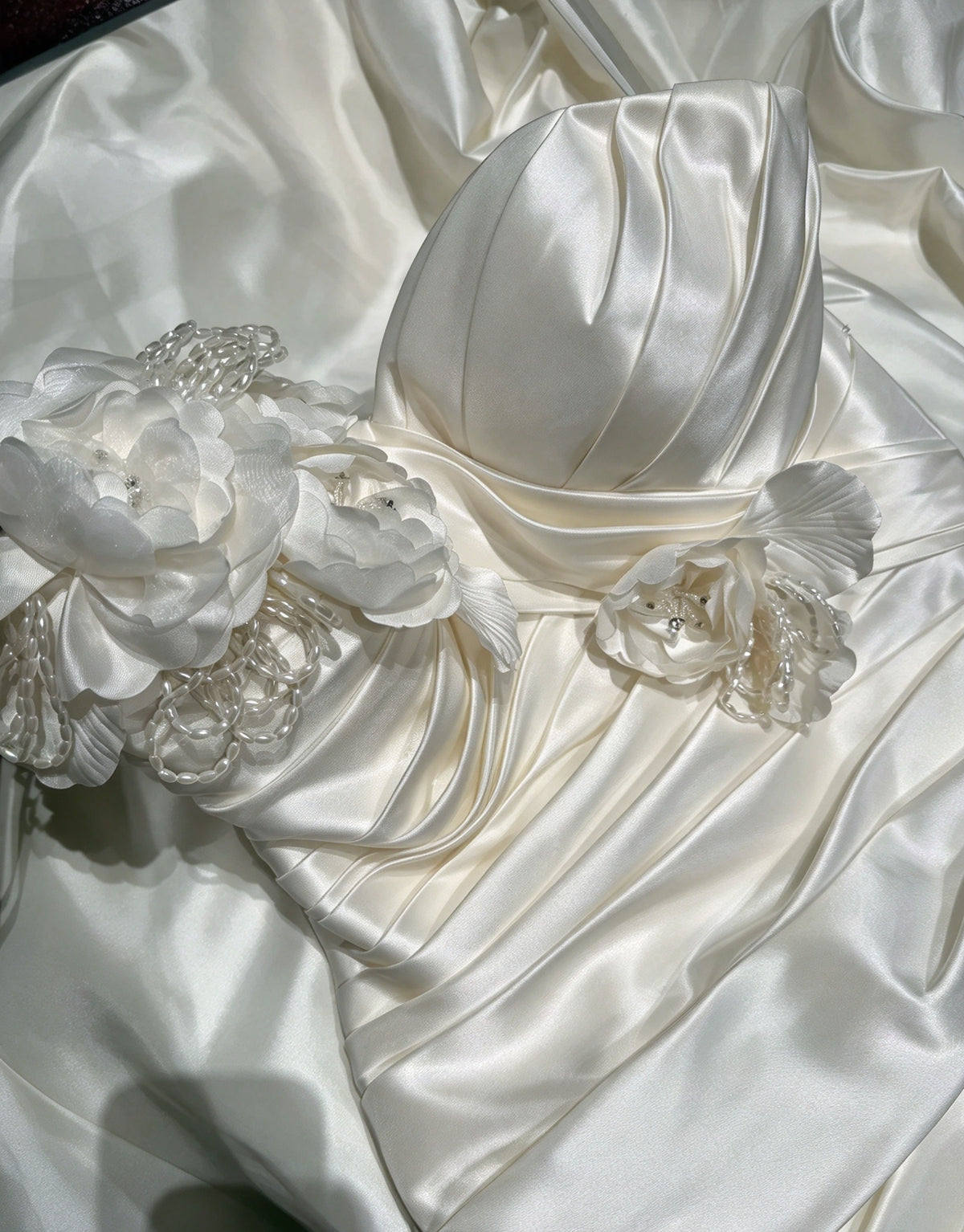 Luxury Ivory Strapless Sweetheart Ruched Satin 3D Floral Beaded Mermaid Long Prom Dress Wedding Dress AD1475