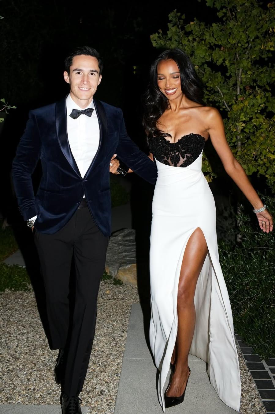 Stunning Mermaid Sweetheart White Long Prom Dress With Split Front AD170