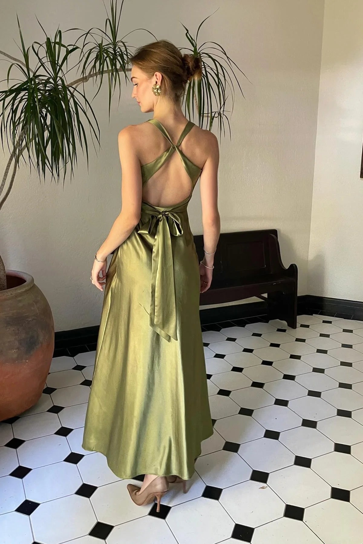 Elegant Mermaid Satin V Neck Prom Dress With Ruched Bodice AD189