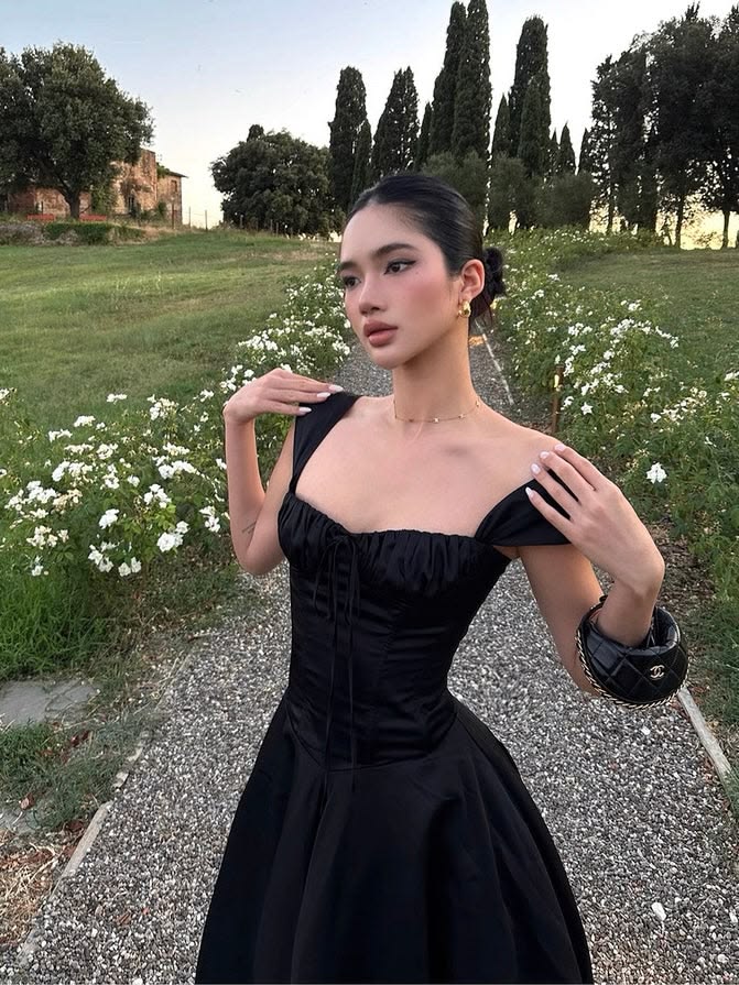 Elegant Black Cap Sleeve Sweetheart Neck Corset Bodice A Line Long Prom Dress AD1370