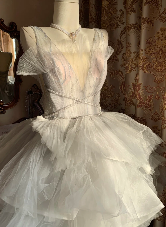 Fairytale Tiered Tulle V-Neck Ball Gown With Pearl Waist Detail Sweet 16 Dress Prom Dress AD237