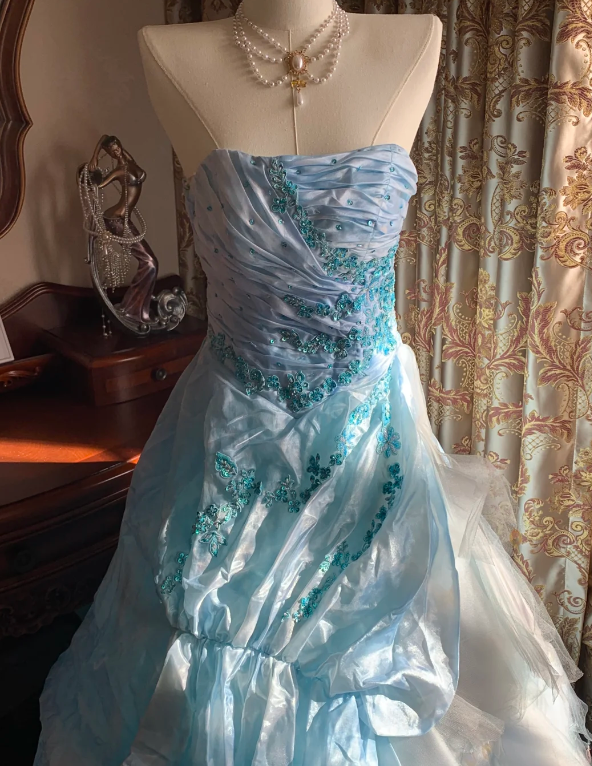 Fairy Tale Light Blue Strapless Tiered Tulle Ball Gown With Beaded Floral Applique Sweet 16 Formal Prom Dress AD238