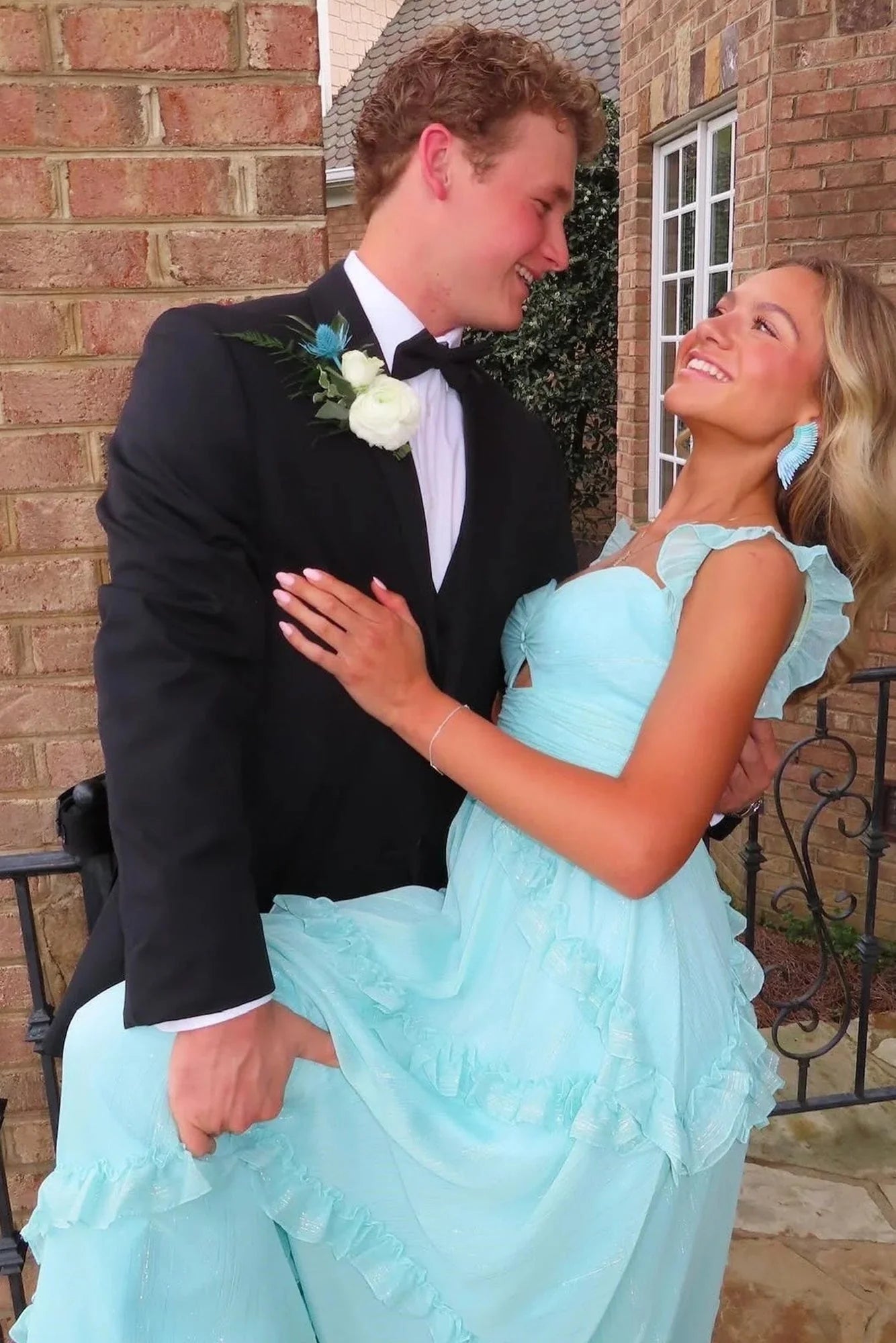 Trenidng A Line Sweetheart Blue Long Prom Dress With Ruffles AD342