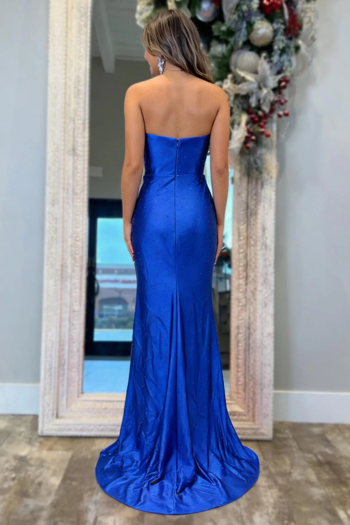 Elegant Black Mermaid Prom Dress With Sparkle Detail And Plunge Neckline AD386