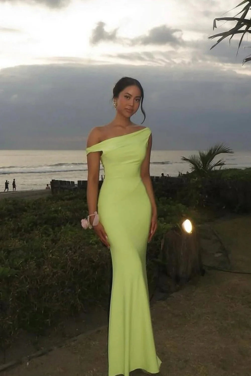 Sleek Pastel Yellow Off-Shoulder Mermaid Silhouette Prom Dress AD689