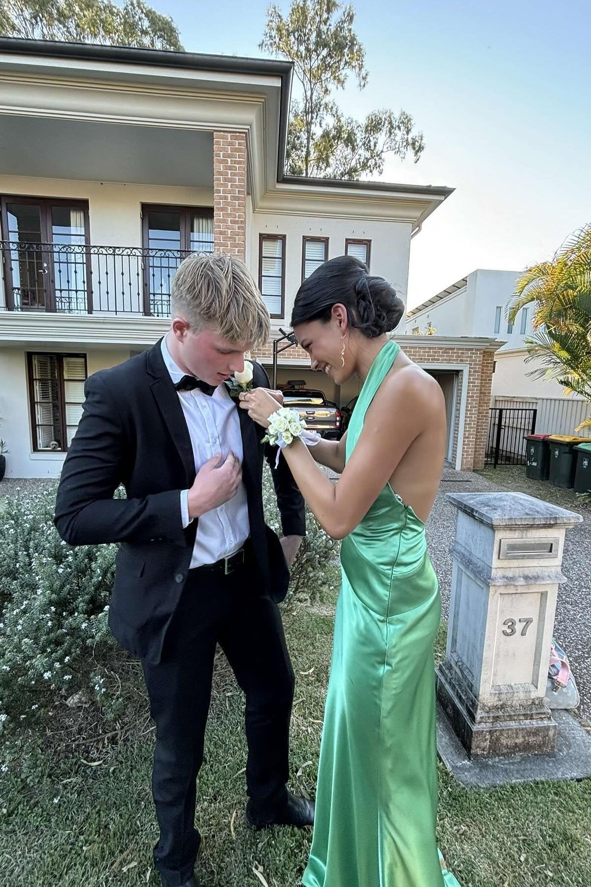Trendy Sheath Halter Neck Green Long Party Dress With Backless AD801