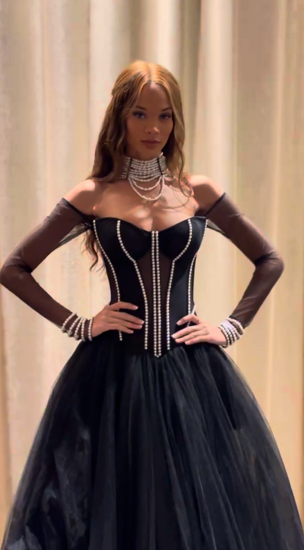 Luxurious Black Tulle Strapless Ball gown With Pearls Corset Bodice Prom Dress AD816