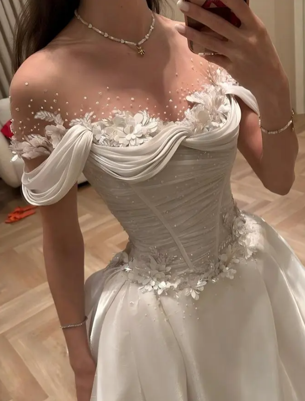 Luxury Satin Ivory Off‑Shoulder Ballgown Prom Dress With Floral Lace Appliques AD839