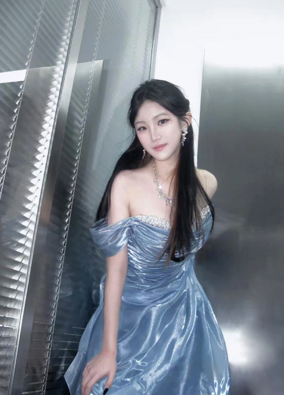 Elegant Blue A‑Line Off‑The‑Shoulder Prom Dress With Beaded Sweetheart Neck AD841