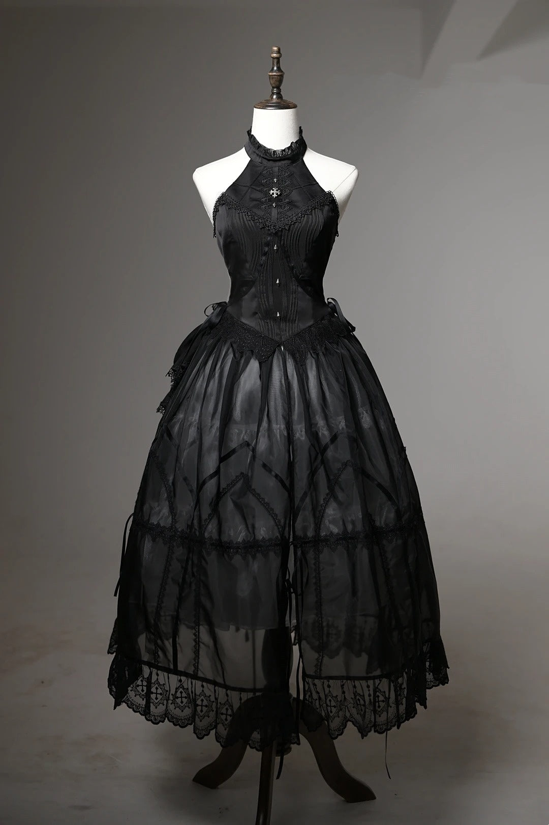 Dark Vintage Black Lace Trim Halter Neck Satin Bodice A Line Long Prom Dress With Metal Embellished AD912