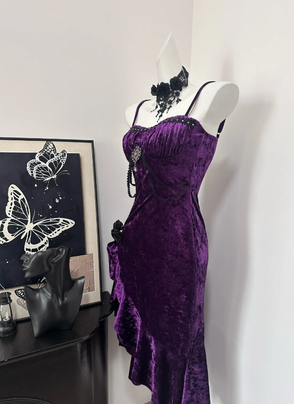 Enchanting Purple Velvet Spaghetti Straps Mermaid Long Prom Dress With High Slit And Black Rose Detail AD940
