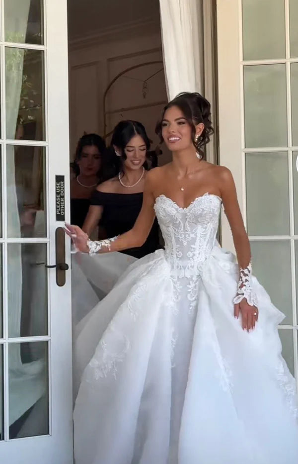Opulent White Sweetheart Neck Lace A Line Wedding Dress With Applique And Chapel Train AE036