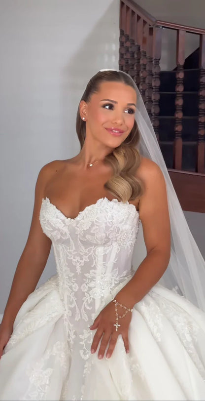 Opulent White Sweetheart Neck Lace A Line Wedding Dress With Applique And Chapel Train AE036